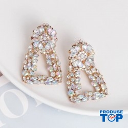 Cercei eleganti geometrici aurii cu floare si strasuri cu reflexii multicolore CW17