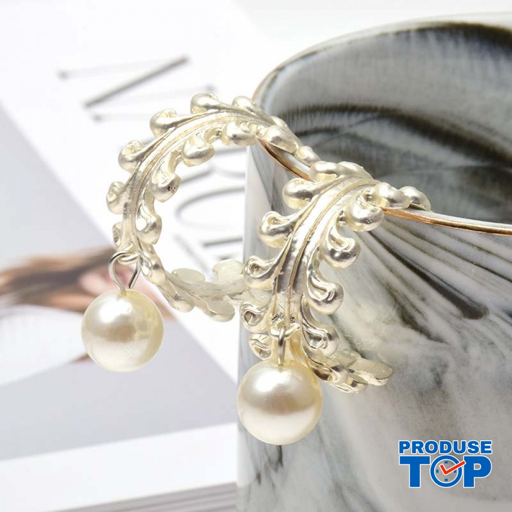 Cercei eleganti semicerc argintii cu perla CW30