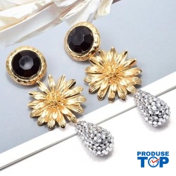 Cercei eleganti cu floare aurie con cu strasuri argintii si cristal negru CW32