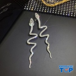 Cercei eleganti argintii lungi forma sarpe cu strasuri CW47