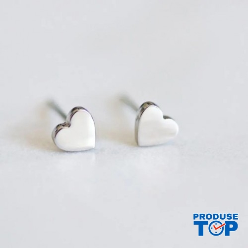 Cercei fashion din otel inoxidabil argintiu in forma de inimioara CW80