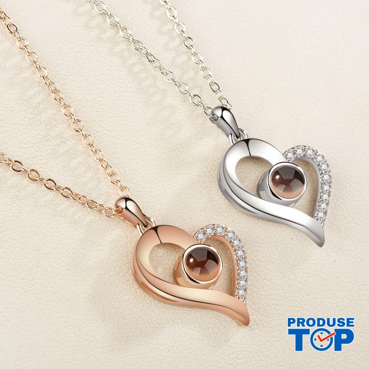 Lantisor argintiu cu pandativ cu inimioara si proiectie I love You in 100 de limbi COL040 Lantisor argintiu cu pandativ cu inimioara si proiectie I love You in 100 de limbi COL040