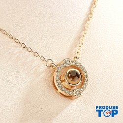 Lant cu pandantiv auriu cu cerc si proiectie I love You in 100 de limbi COL041