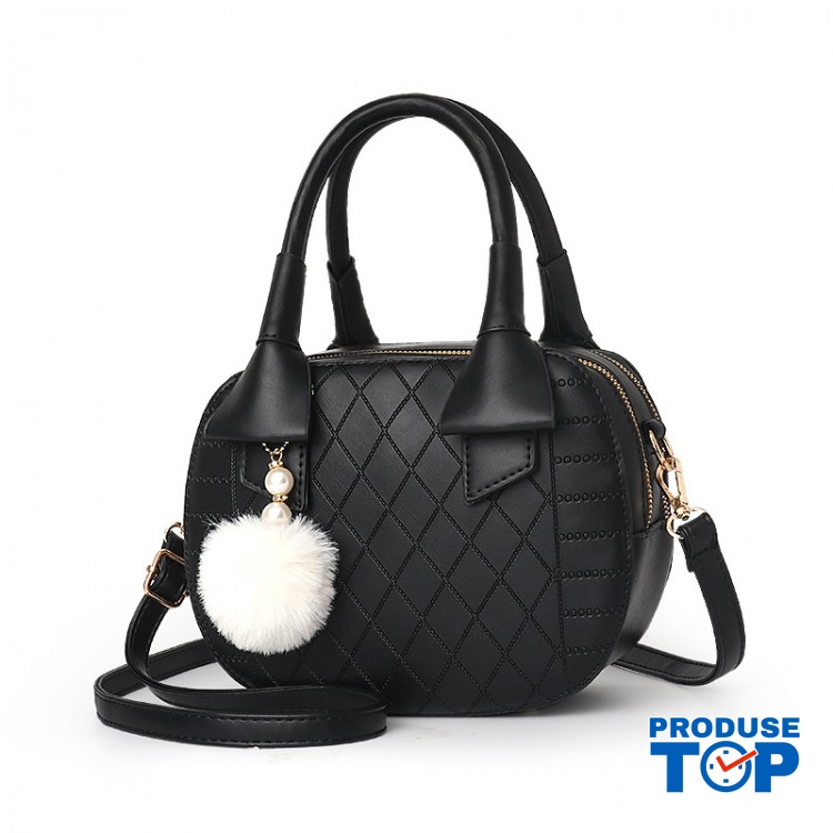 Geanta neagra din piele eco eleganta cu breloc cu puf alb acgd144 Geanta neagra din piele eco eleganta cu breloc cu puf alb acgd144
