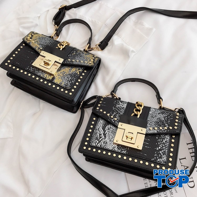 Geanta cu clapeta aurie si lant din piele eco neagra cu argintiu Gabriela acgd204 Geanta cu clapeta aurie si lant din piele eco neagra cu argintiu Gabriela acgd204