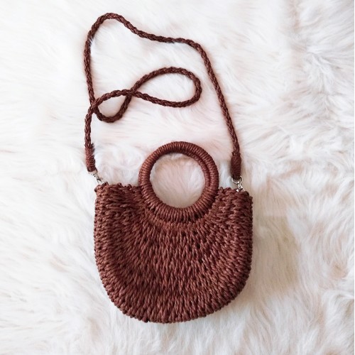 Geanta eleganta roz inchis de dama impletita din paie de vara cu maner rotund si bareta de umar ACGD361