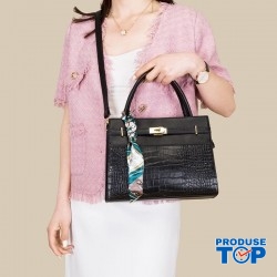 Geanta dama neagra din piele ecologica cu barete detasabile accesorizata cu esarfa colorata ACGD399