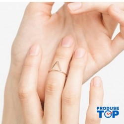 Inel dama din material inoxidabil placat cu aur galben de 14 K cu forma triunghiulara INL006