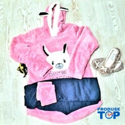 Pijama Cocolino din material pufos din doua piese cu pantaloni lungi si lama roz imprimat PJD036