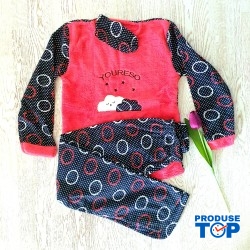 Pijama Rosie Cocolino groasa din material pufos din trei piese cu pantaloni lungi si masca somn cu norisori PJD038