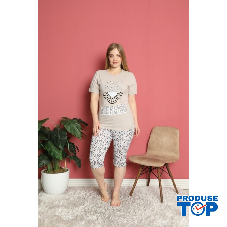 Pijama Dama batal crem cu imprimeu tricou si pantaloni trei sferturi PJD086