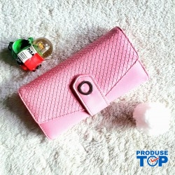 Portofel dama roz din piele ecologica inchidere cu capsa si design romburi ACPT024