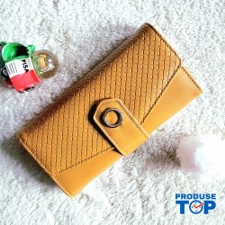 Portofel dama maro din piele ecologica inchidere cu capsa si design romburi ACPT024