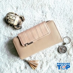 Portofel dama bej din piele ecologica inchidere cu capsa si accesoriu ciucuri ACPT025
