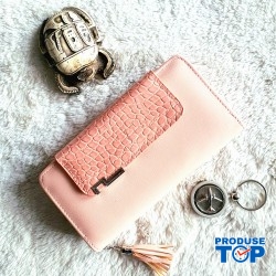 Portofel dama roz din piele ecologica inchidere cu capsa si accesoriu ciucuri ACPT025