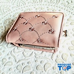 Portofel dama roz din piele ecologica cu flori brodate inchidere cu capsa si compartiment separat ACPT035