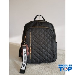 Rucsac fashion negru din material textil impermeabil cusaturi fine geometrice si breloc fashion cu ursulet ACRD259