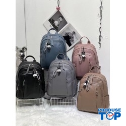 Rucsac dama cu buzunare cu fermoar si breloc ursulet ACRD398