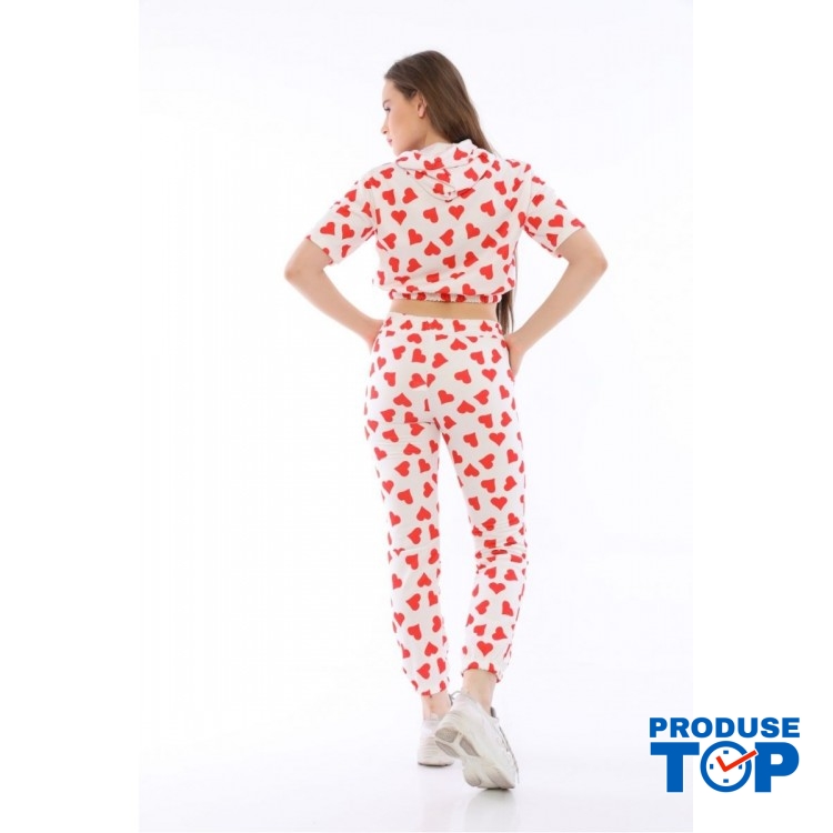 Trening Dama sport casual alb compus din hanorac scurt si pantaloni de trening cu talie inalta love TND024