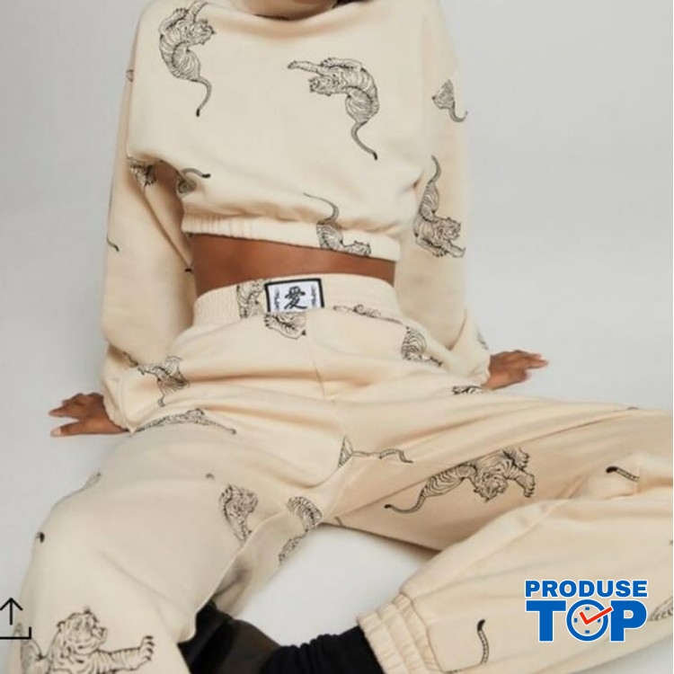 Trening Dama Fashion beige cu pantaloni cu talie inalta si bluza scurta Tigru TND08 Trening Dama Fashion beige cu pantaloni cu talie inalta si bluza scurta Tigru TND08