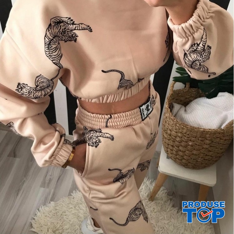 Trening Dama Fashion beige cu pantaloni cu talie inalta si bluza scurta Tigru TND08 Trening Dama Fashion beige cu pantaloni cu talie inalta si bluza scurta Tigru TND08