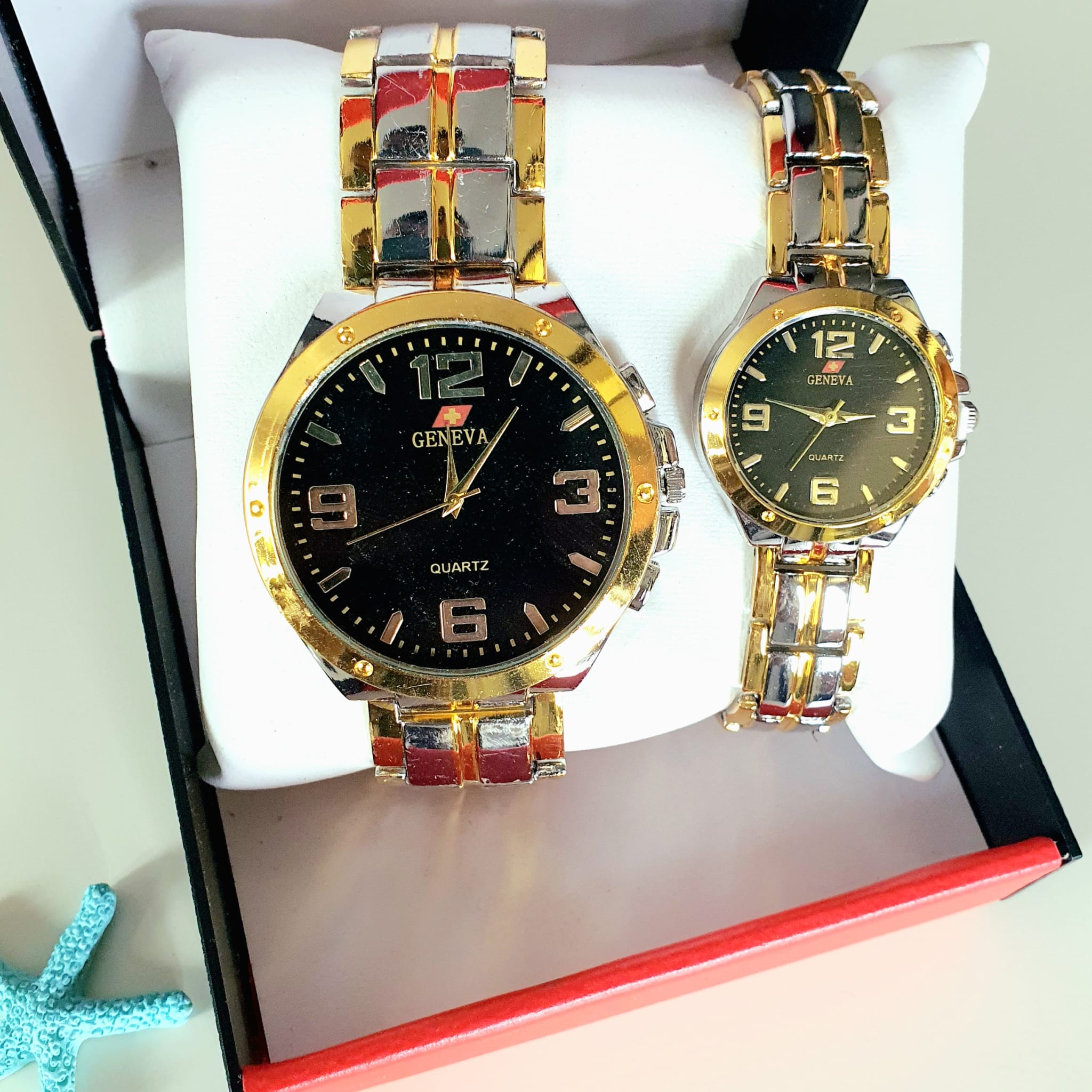 Set 2 Ceasuri pentru Cupluri Geneva cu bratara metalica argintiu cu auriu si cadran negru + Cutie Cadou SBD08