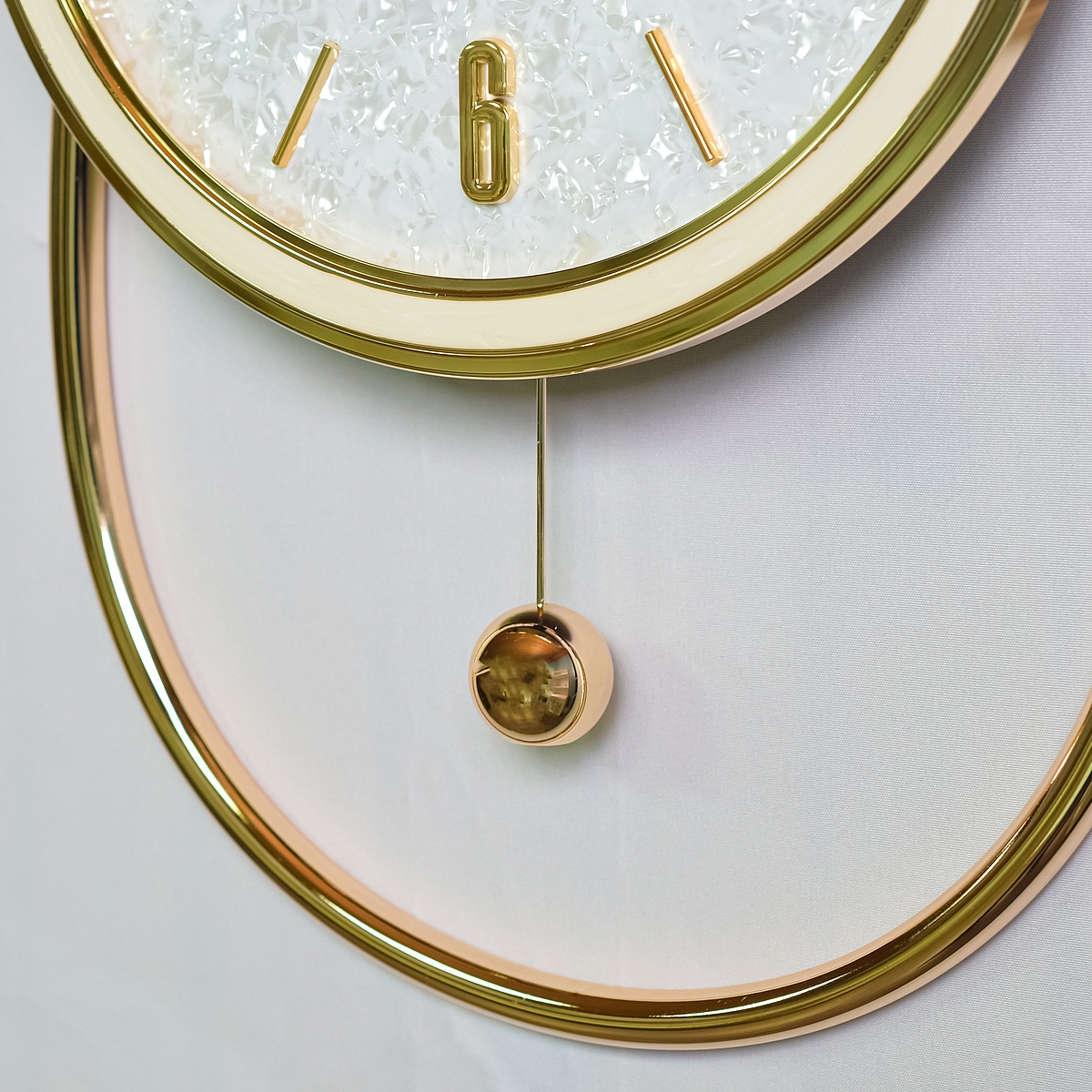 Ceas de perete cu pendul, stil elegant, Metal, mecanism Silentios, D4212, 35*57 cm, Auriu/Alb image2